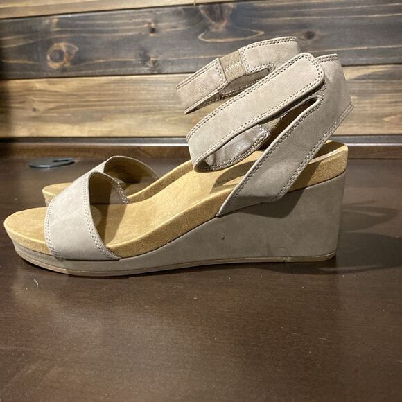 Lucky Brand Tan Leather Adjustable Strap Sandals - Picture 9 of 12